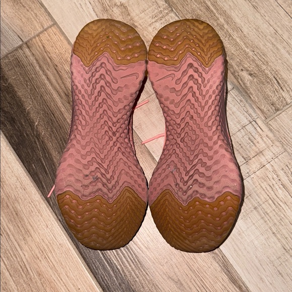 Nike Epic React Sz 9 Women's Pink Athletic Shoes - Picture 3 of 5